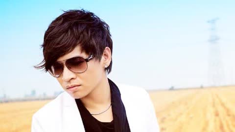 冷漠,杨小曼《心锁》这首歌无法挑剔,太好听了